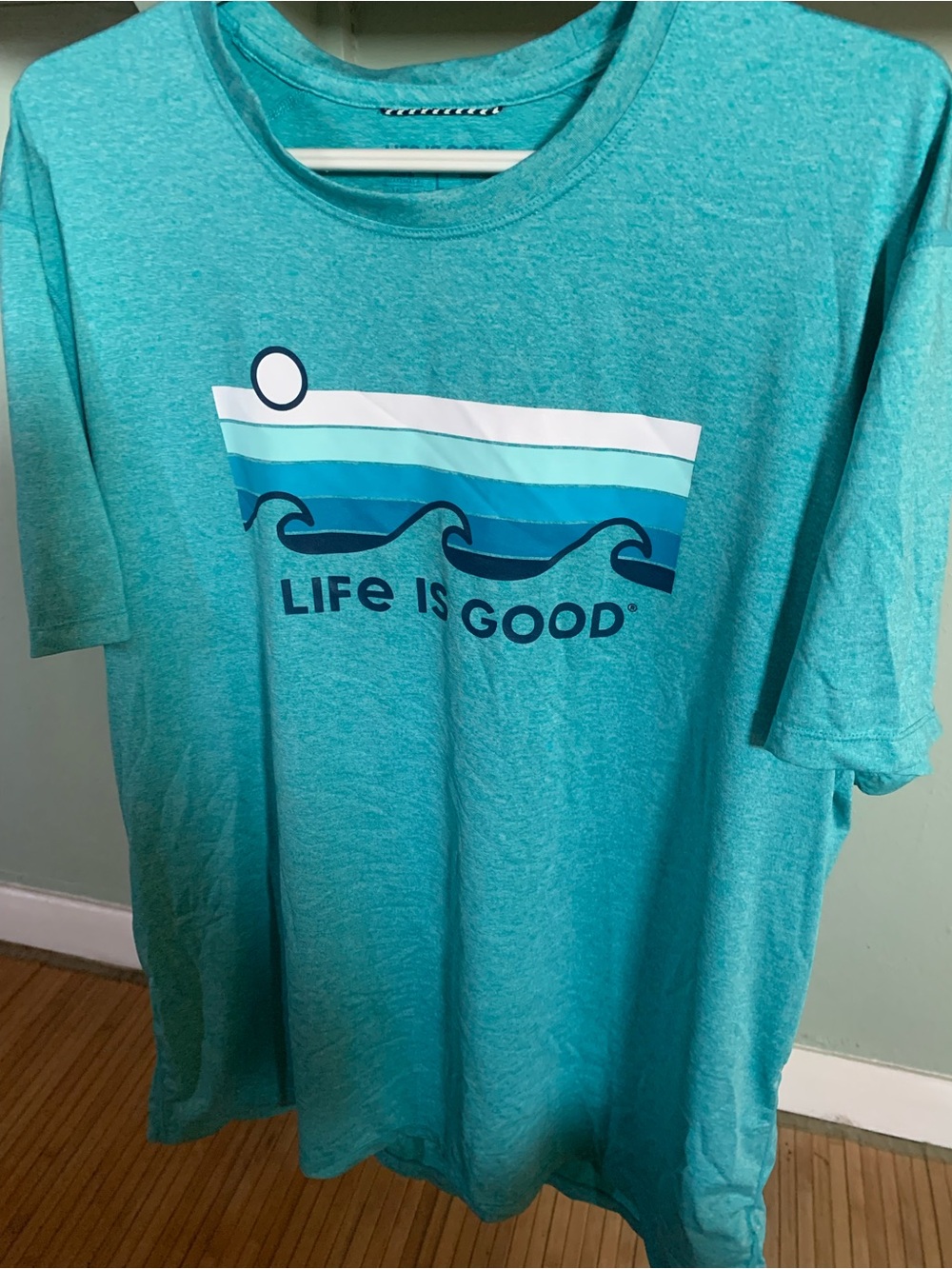 Life Is Good Turquoise Wave Graphic Tee size large shirt Light